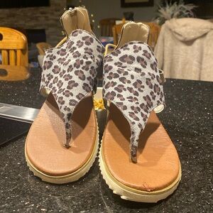 Cute animal print sandal